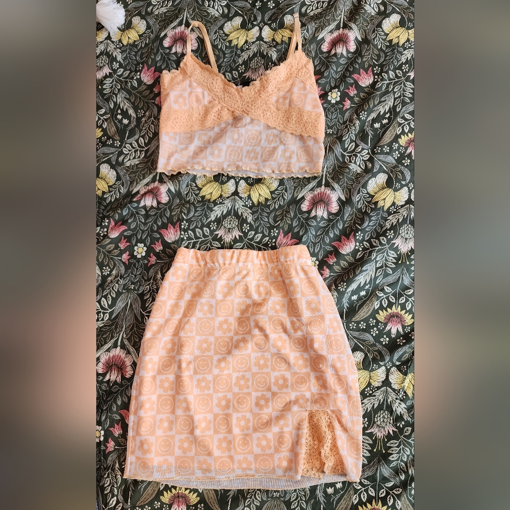 Forever 21 two piece smiley set xs